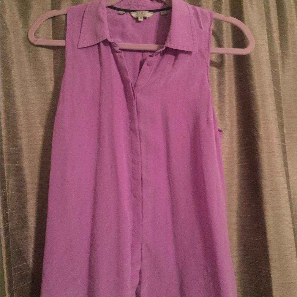 Guess fuchsia sleeveless button up top
